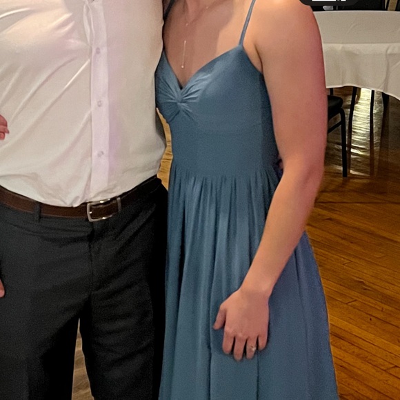 AZAZIE COLOR: BERMUDA Size 4 custom
Bermuda Flowy V-Neck Pleated Chiffon Dress - Picture 3 of 11